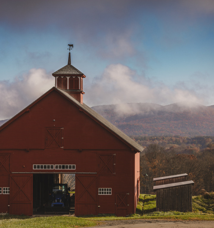 Blick auf das Farmgebäude der Northfield Mount Hermon School
